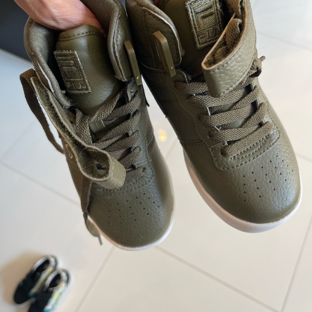 Fila - Picture 2 of 3